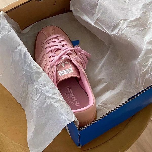 新品 adidas Bermuda Trainers　ピンクビーチ pink