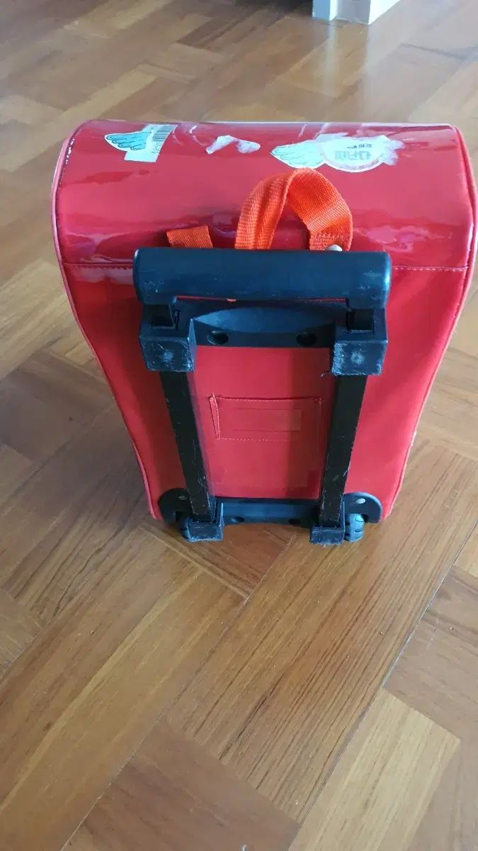 disneyカーズ ライトニング・マックイーン キャリーケース 車