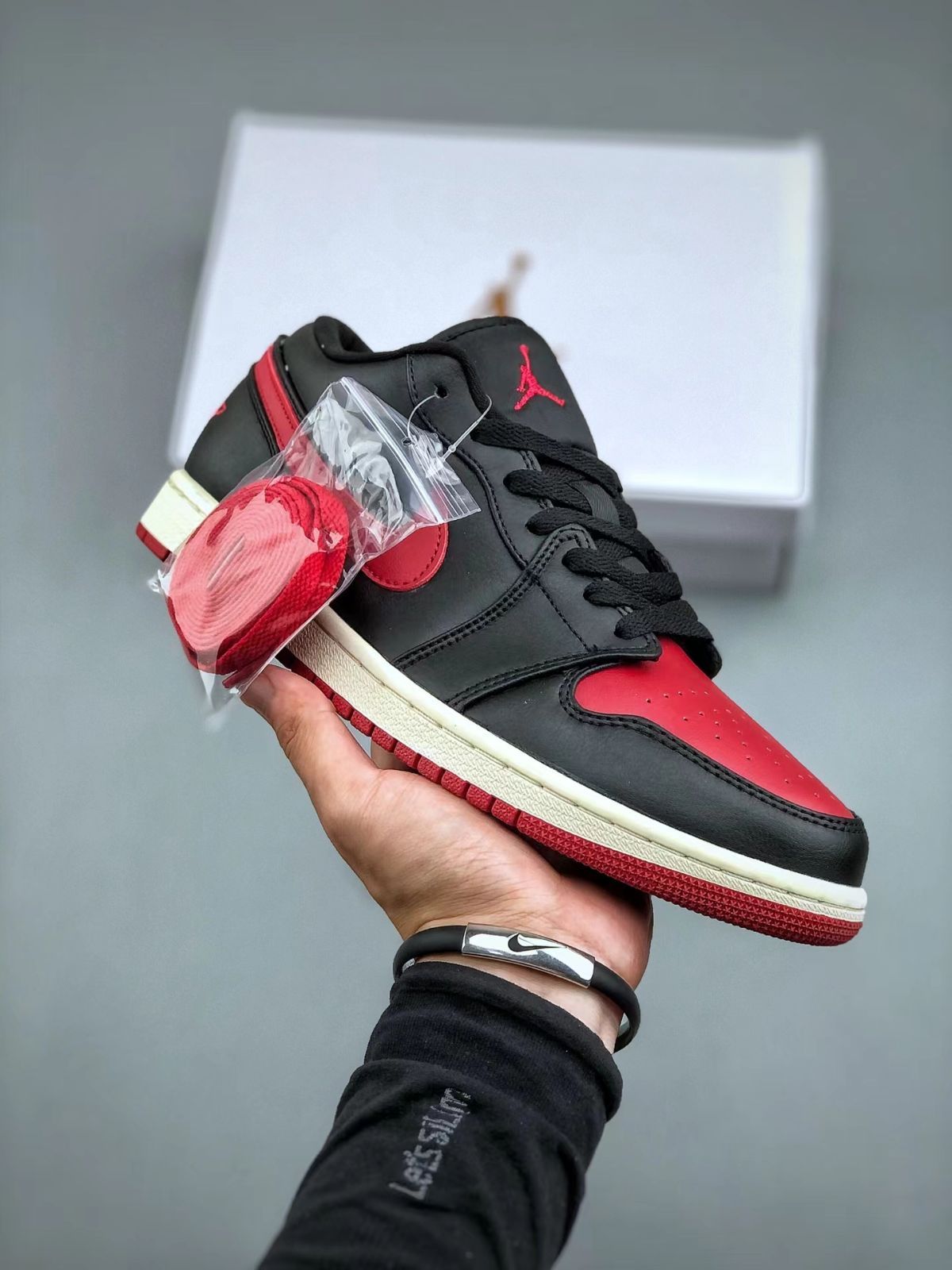 NIKE 2023   AIR JORDAN 1 LOW BRED   DC0774-061