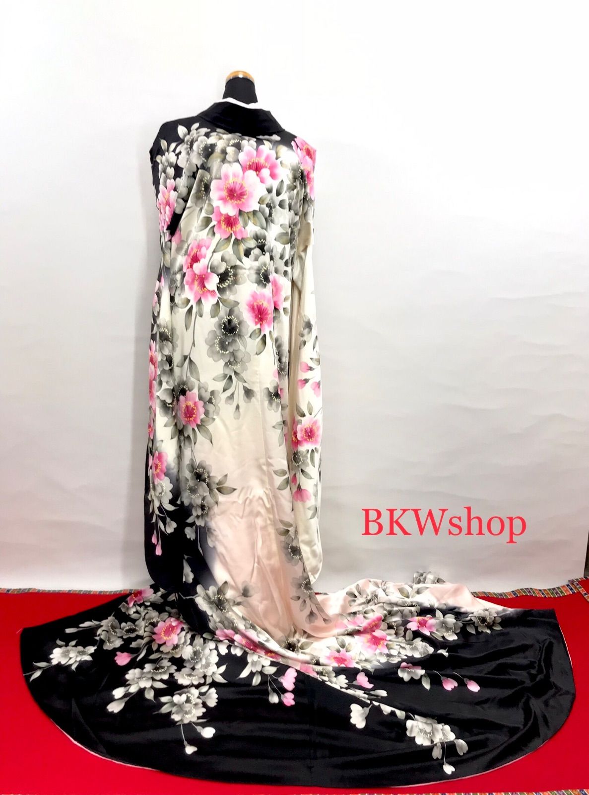 used 正絹 色打掛 白黒地 墨絵桜づくし 桂由美 結婚式 和装 花嫁