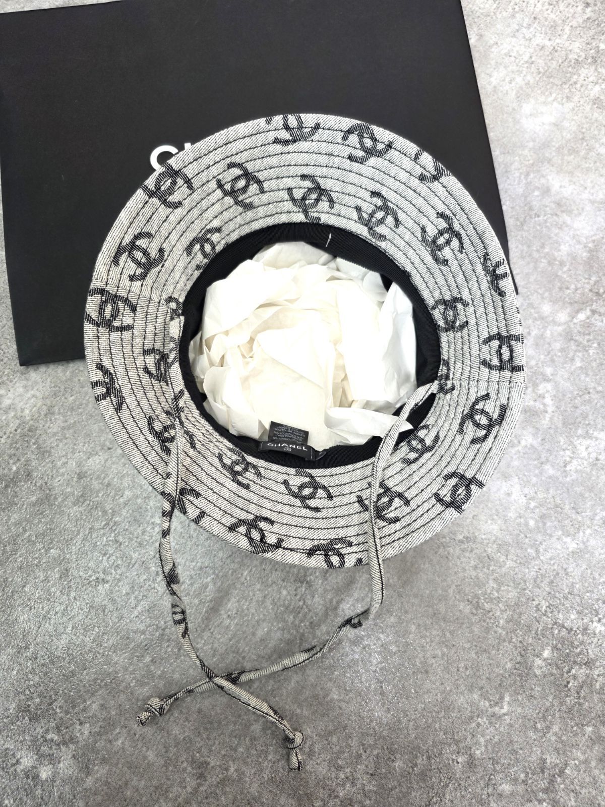 【夏に大活躍☆CCマークの存在感が魅力的】CHANEL ハット ブランド Chanel ハット バケットハット ファッションデザイン