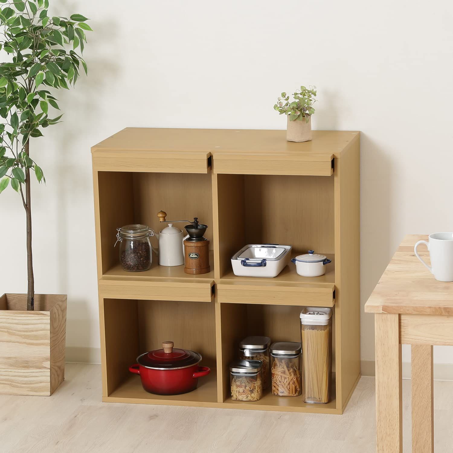 不二貿易 Fujiboeki ディスプレイラック 本棚 幅80×奥行46.5×高さ85cm ナチュラル 4マス フラップ扉 サイドボード マガジンラック 86033 MARWIL-DEMENAGEMENTS_CH