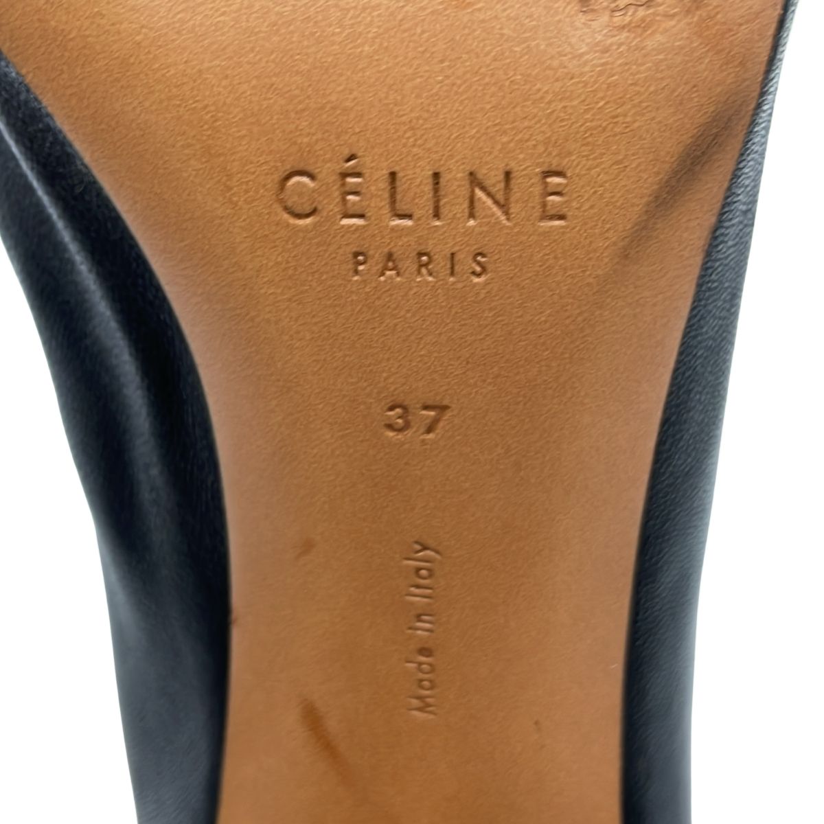 PHOEBE PHILO ブラックのグローブレザーのアンクルブーツ Celine by Phoebe Philo Glove Booties by Emily Oberg | Basic