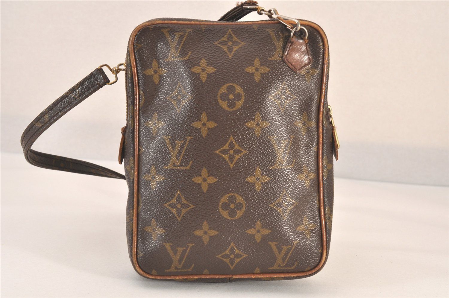 新品同様！【 LOUIS VUITTON 】ルイヴィトン エピ 黒 エレクトリック ジッピーウォレット ラウンドファスナー 長財布 ノワール M 6007 N！ 新品同様LOUIS VUITTON ルイヴィトン ポルトフォイユ・ブラザ 長財布
