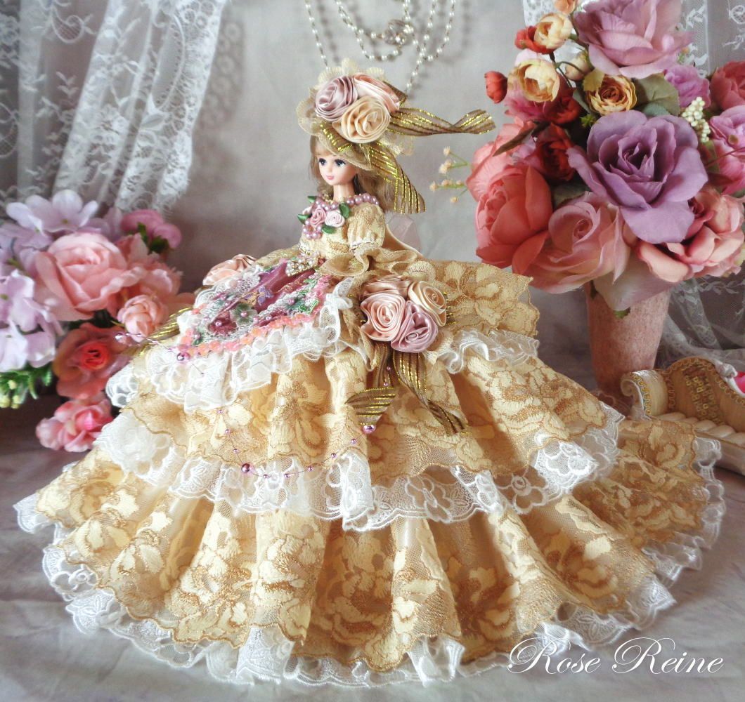 ローゼンレーヌ王妃 ラグシュアリーハニーゴールドの豪華ボリュームフリルドールドレス