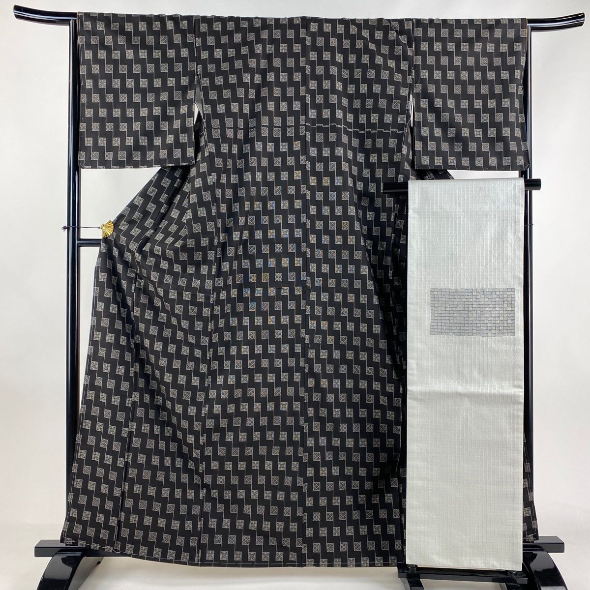 紬 身丈162.5cm 裄丈66cm M 袷 開き名古屋帯セット 幾何学 墨色 正絹 秀品