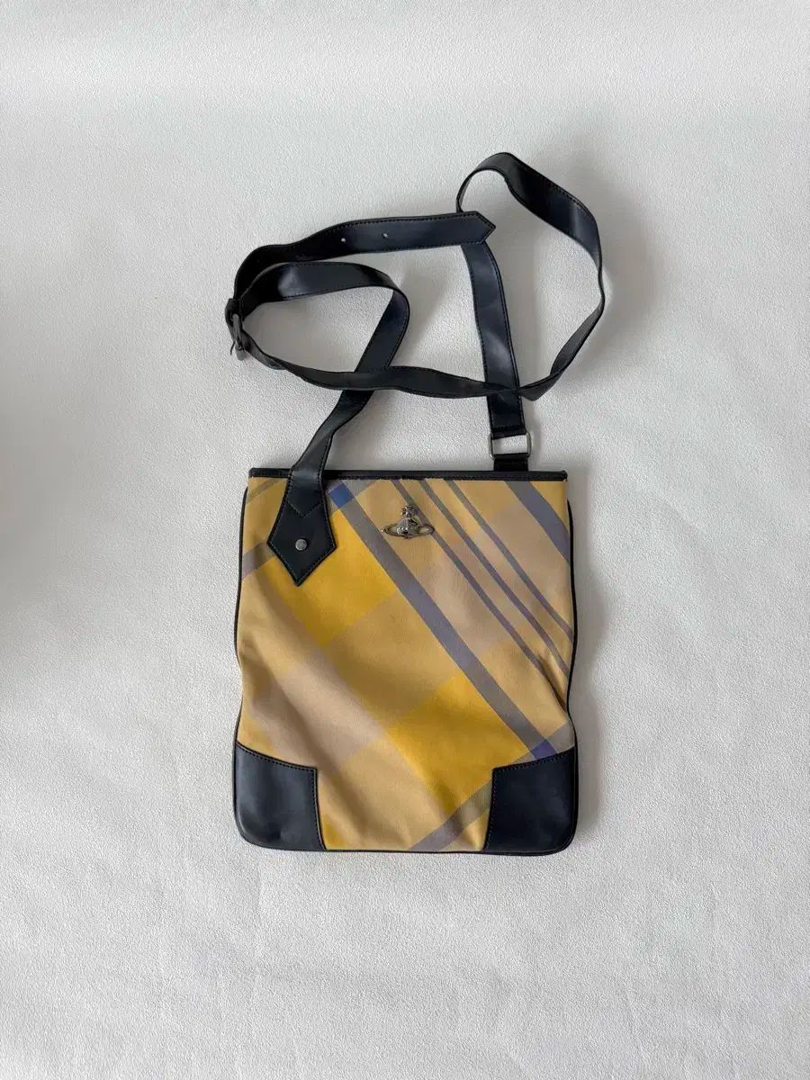 ヴィヴィアン ウエストウッド Vivienne Westwood クロスバック