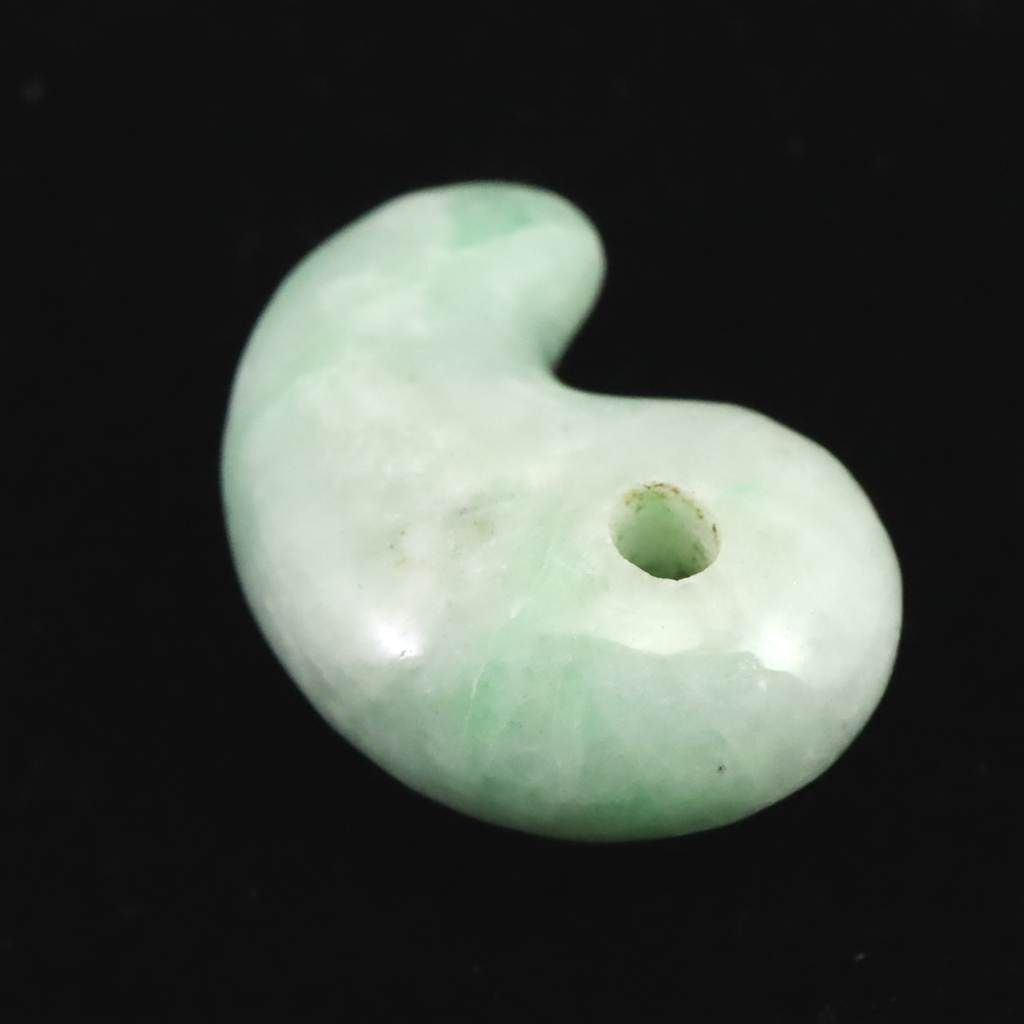 糸魚川翡翠 ヒスイ 小滝産 薄緑 22mm勾玉 ディレクトリカード付 5.00g