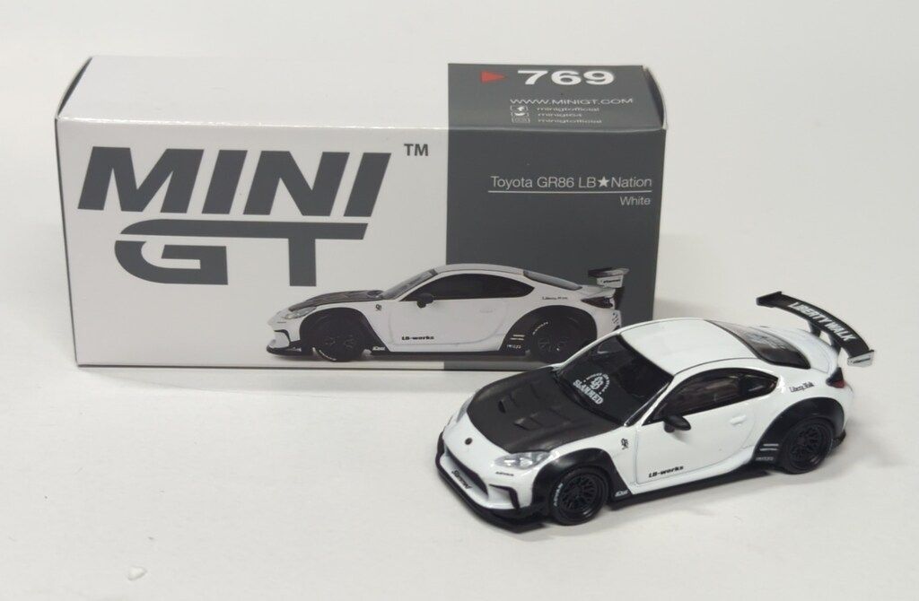 MINI GT Toyota GR86 LB★Nation ホワイト左右ハンドル Amazon | MINI GT 1/64 Toyota GR86 LB☆Nation ホワイト (左