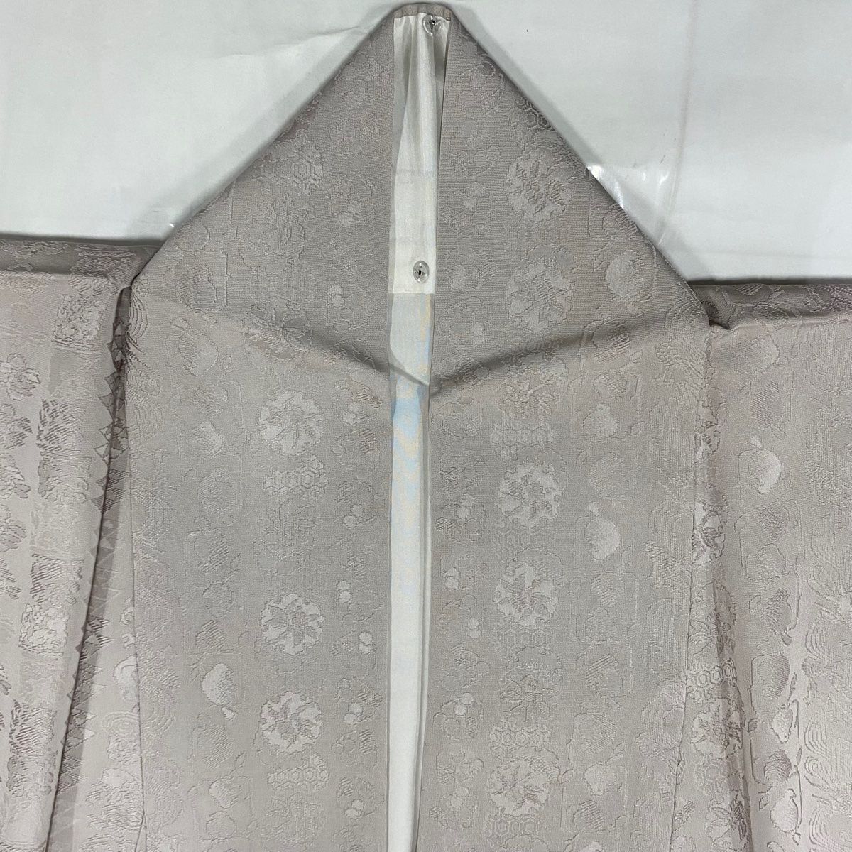 こんなモデルもご提供中！ 色無地 身丈167.5cm 裄丈70cm L 袷 地紋 薄小豆 正絹 【気質アップ】