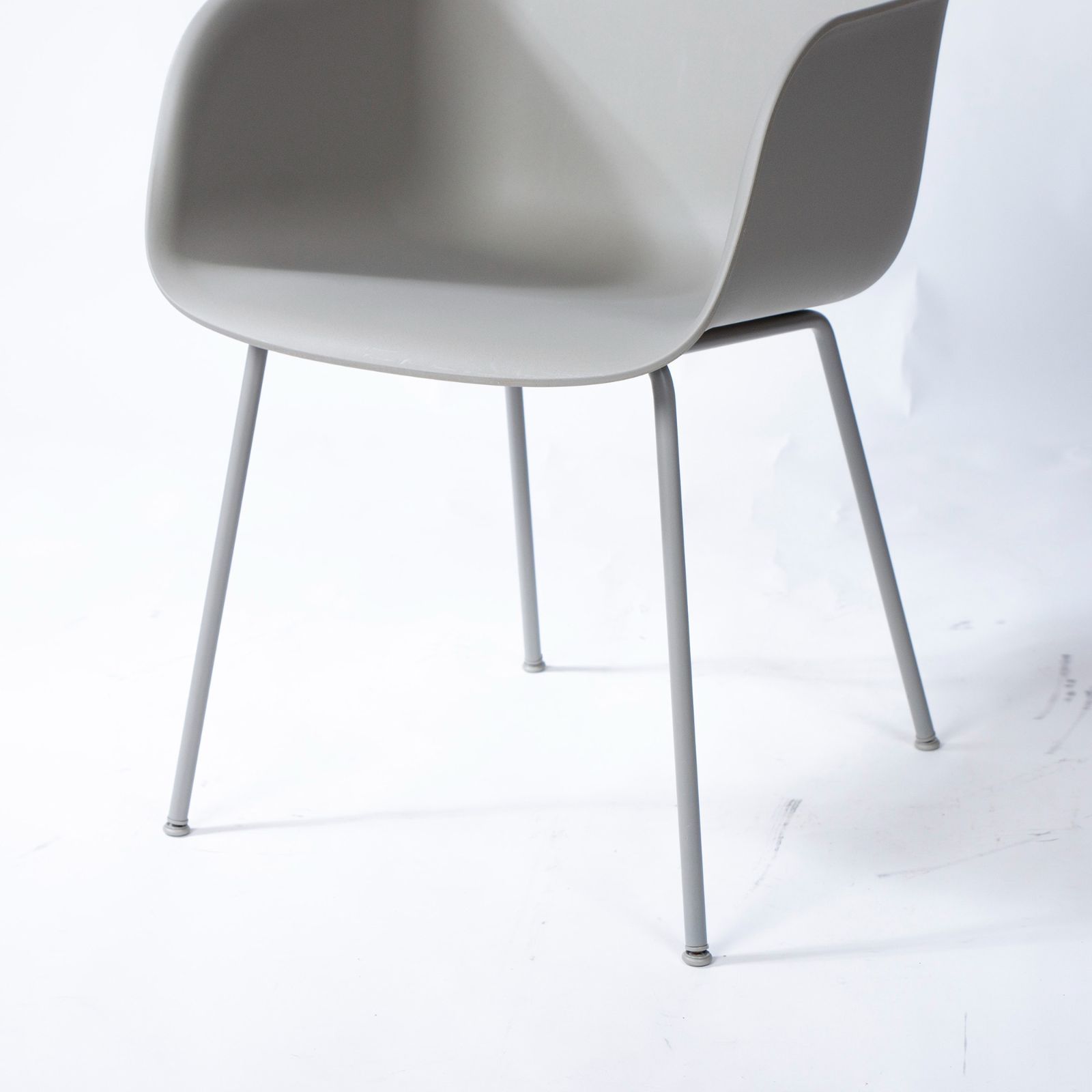 ムート Muuto ダイニングチェア ホワイト 椅子 モダン 哀しい 北欧