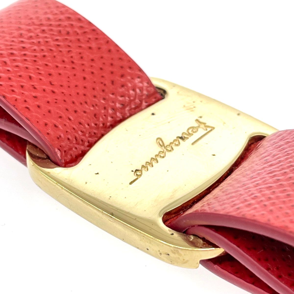 Salvatore Ferragamo サルヴァトーレフェラガモ ヴァラ