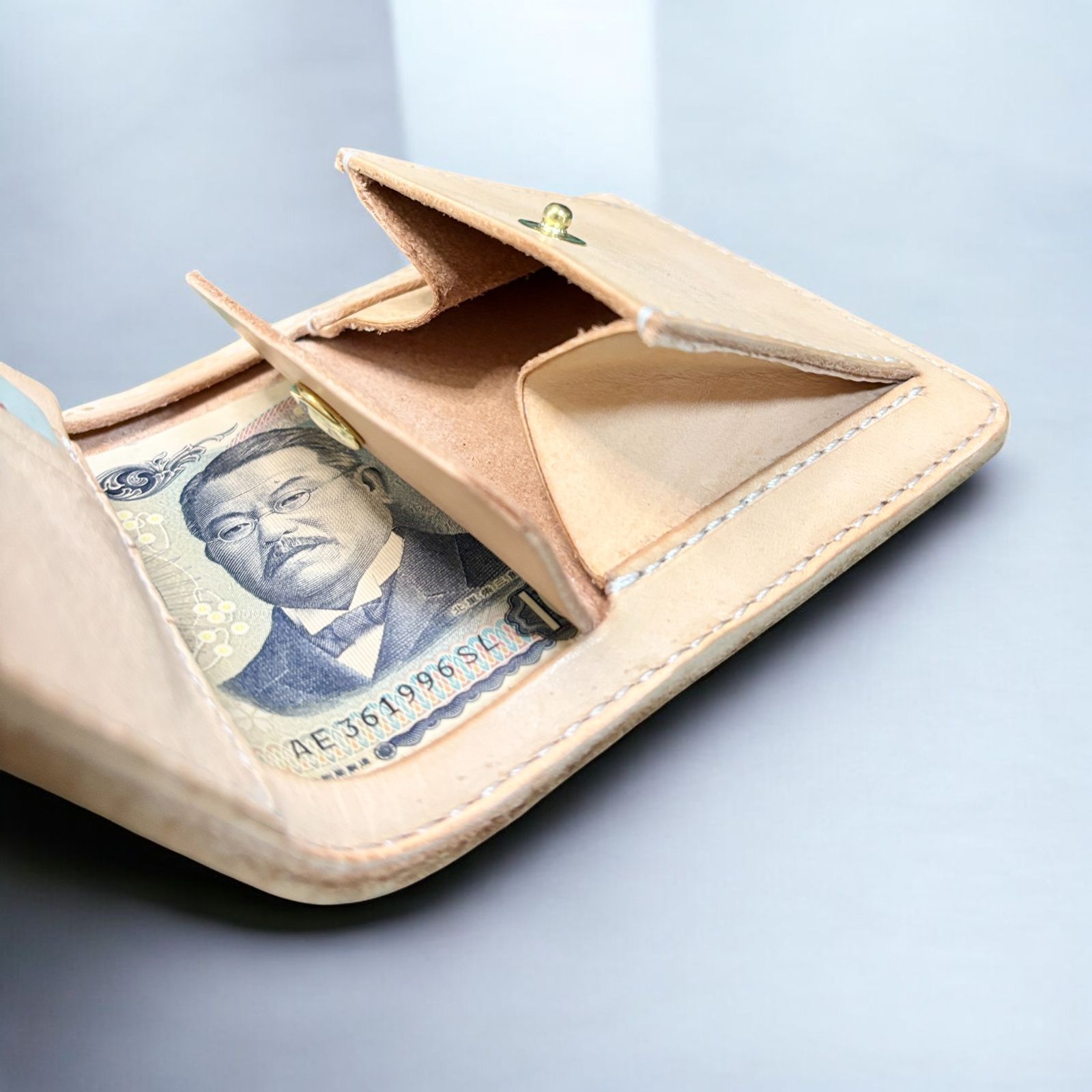  ナチュラルヌメ革 二つ折り財布 総手縫い コバ磨き仕上げ 二つ折り財布 折り財布