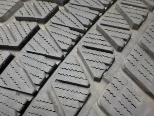 送料無料。 SP550 ● 製造 約8.5部山●BS BLIZZAK DM-V3●235 65R18●1本