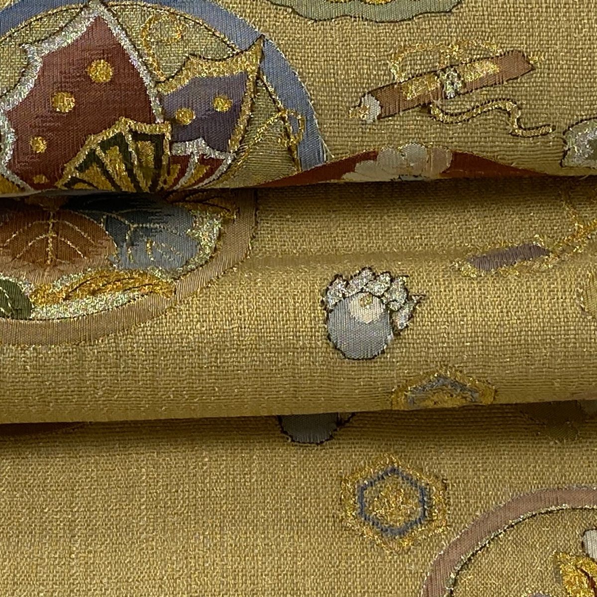 袋帯 美品 逸品 引箔本金紹巴 菱重ね鏡文 金糸 金色 お太鼓柄 正絹 袋帯 美品 逸品 引箔本金紹巴 菱重ね鏡文 金糸 金色 お太鼓柄
