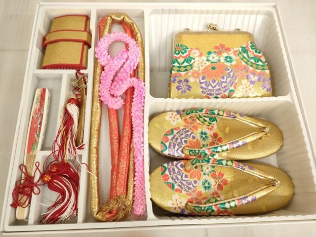 平和屋本店[]七五三 女の子 7歳 祝着 四つ身 帯・小物セット 花