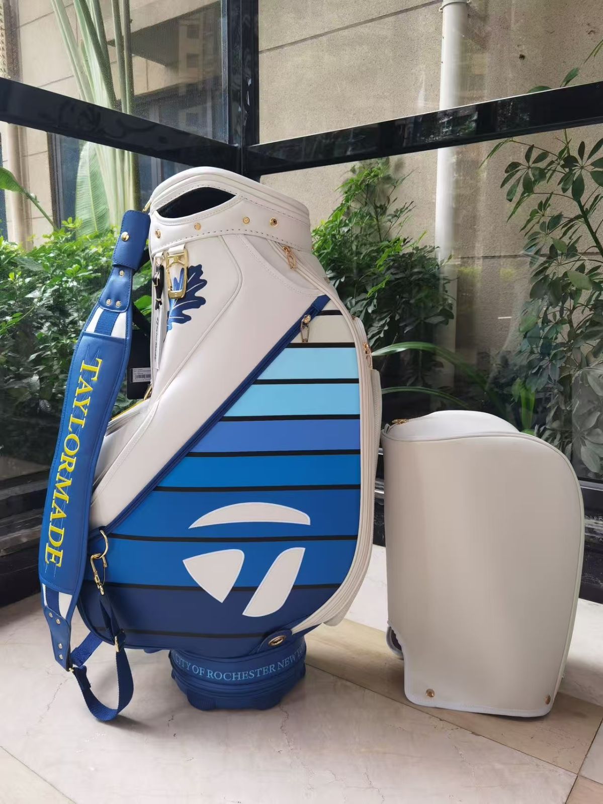 新品 TaylorMade キャディバッグ 青/白 TaylorMade テーラーメイド（TAYLORMADE）（メンズ）ゴルフ キャディ