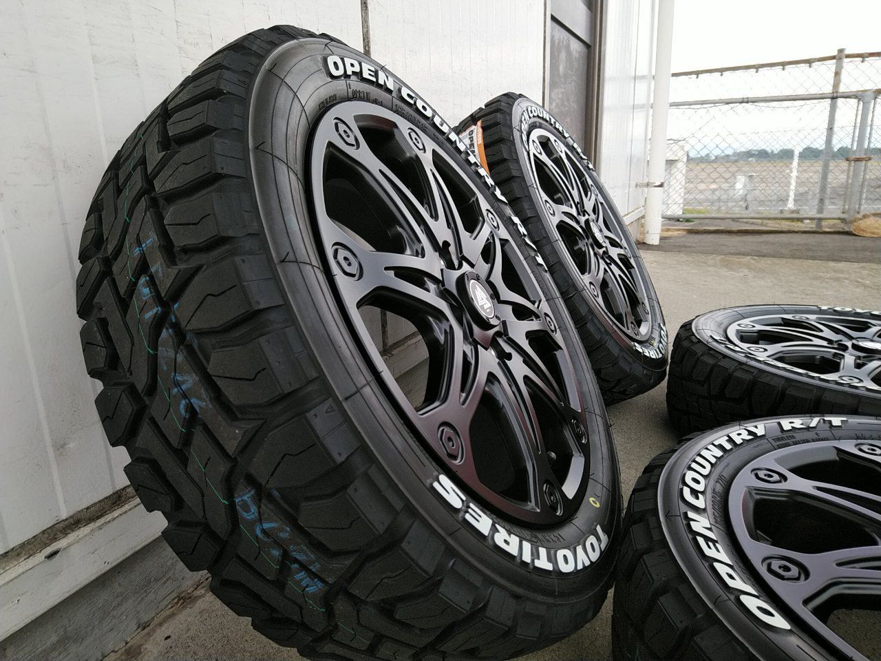 ハスラー 人気 タイヤホイールセット 新品4本セット TOYO オープンカントリーRT 165/60R15 ホワイトレター 復刻版 15インチ  MUD-X - メルカリ