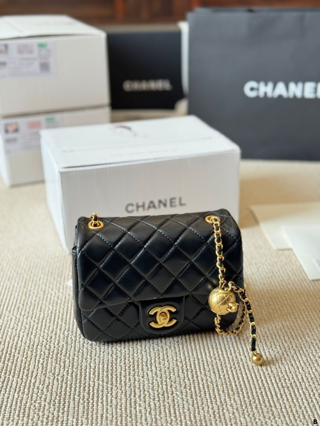 今日特価】Chanel Gold Ball Quilted Flap Bag シャネル
