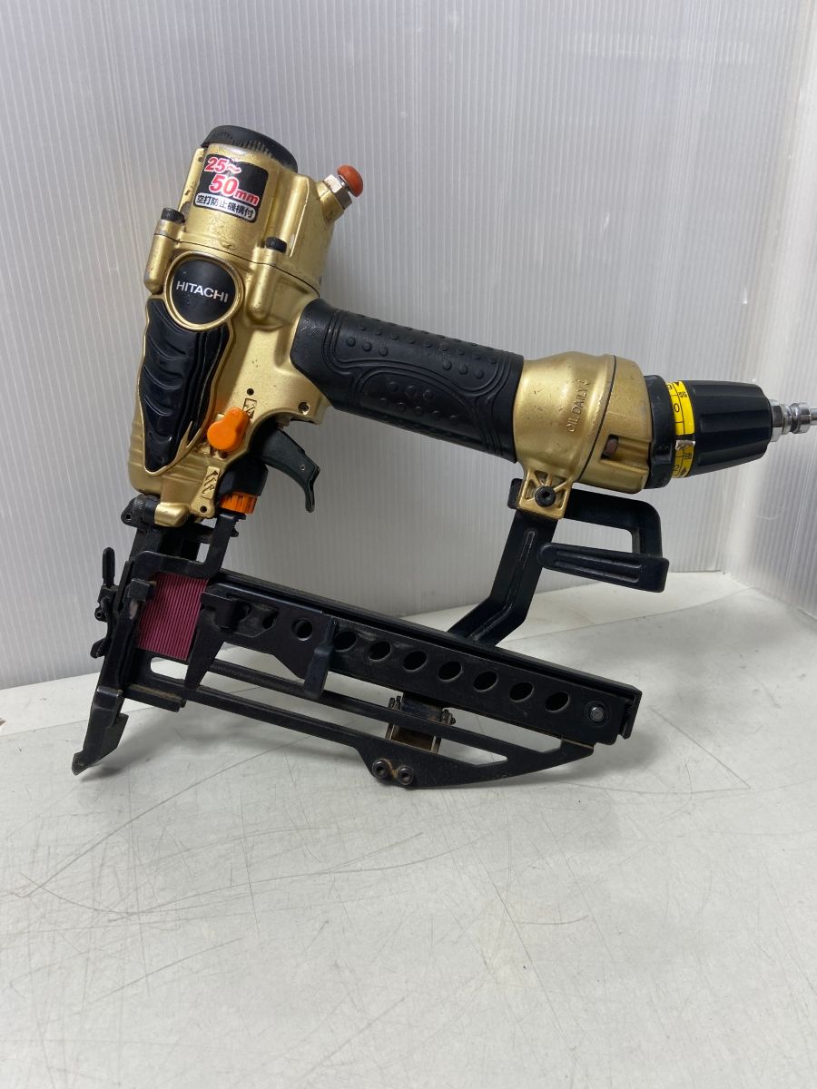 ΦΦHITACHI