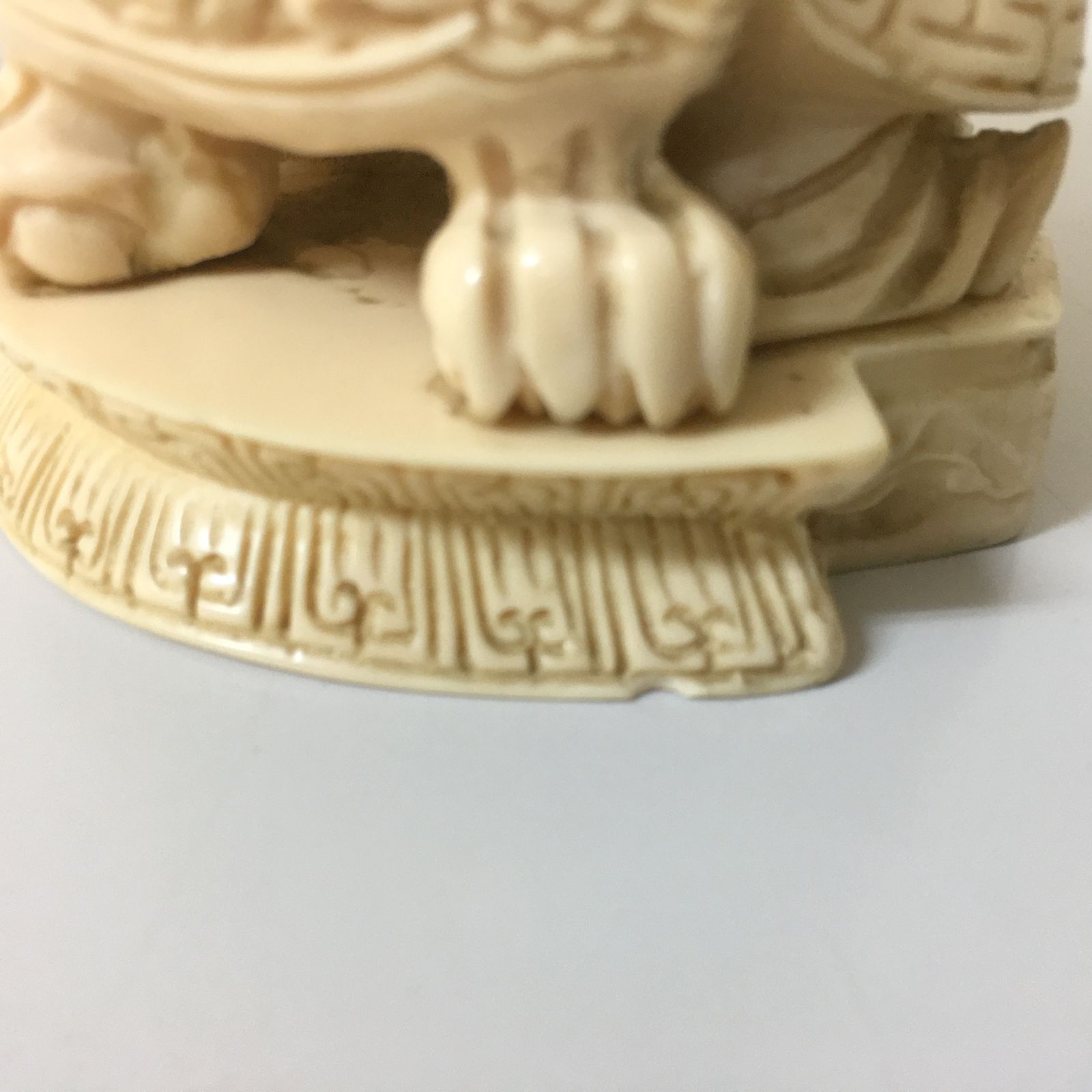 中国　玉石彫刻　象　置物　唐木台付　五点　D　R3896B 中国 玉石彫刻 象 置物 唐木台付 五点 D R3896B
