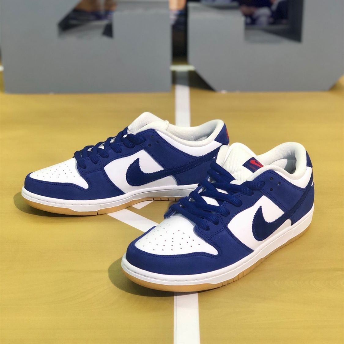 NIKE SB DUNK LOW LOS ANGELES DODGERS/DEEP ROYAL BLUE ナイキ SB ダンク ロー ロサンゼルス  ドジャース/ディープ ロイヤル ブルー DO9395-400 - メルカリ