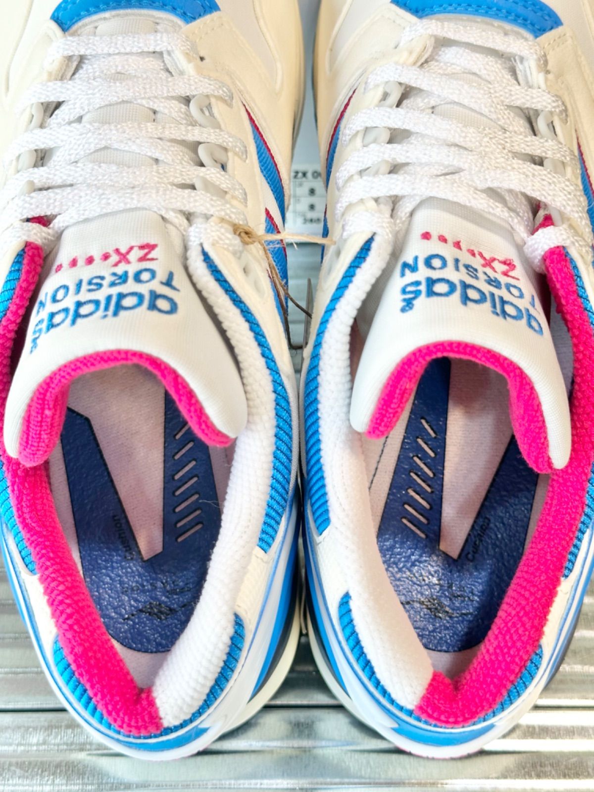 しおん ☆未使用品☆ adidas 【ZX 0000】 - メルカリ