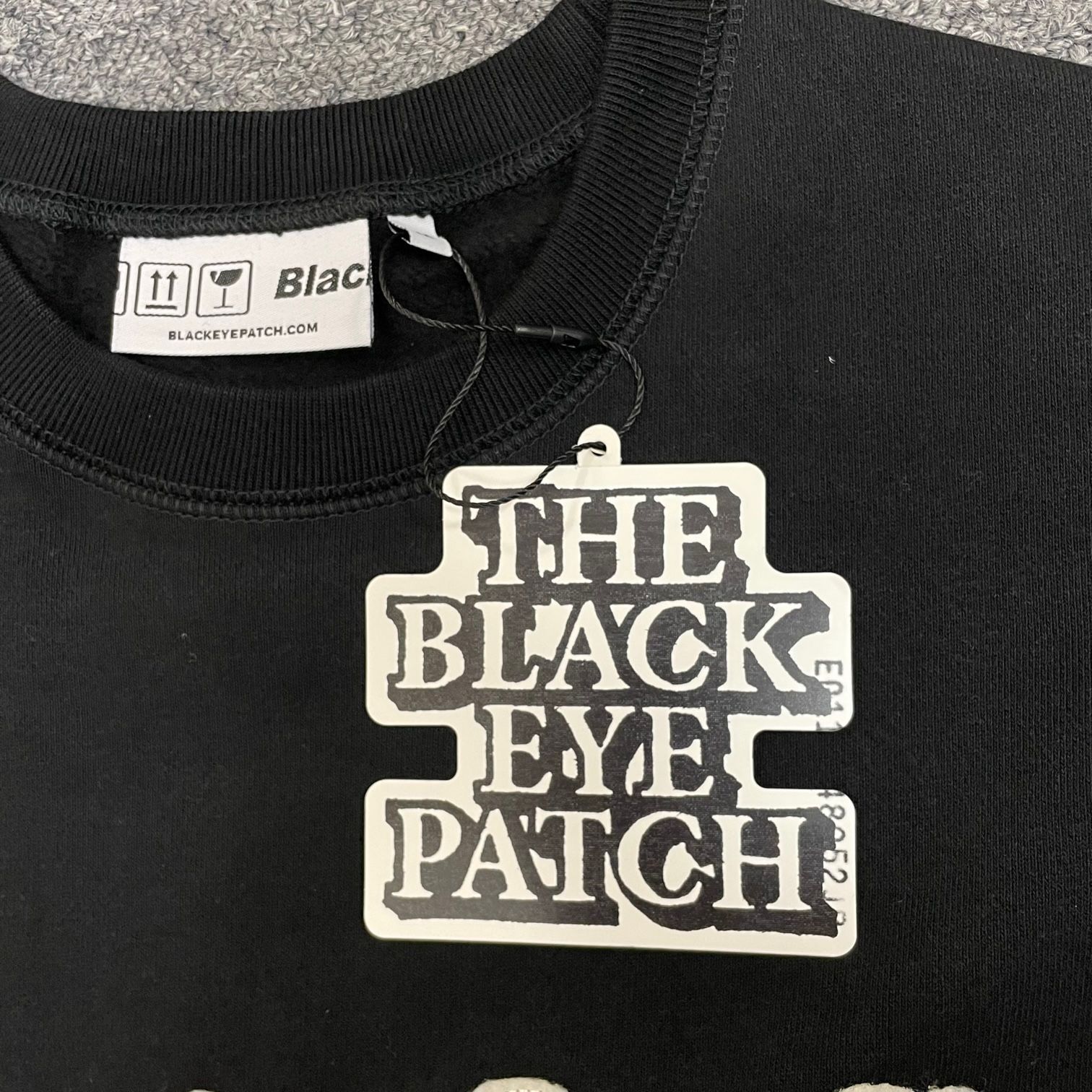 新品 Black Eye Patch HANDLE WITH CARE CREW SWEAT BEPFW21TP09 取扱 
