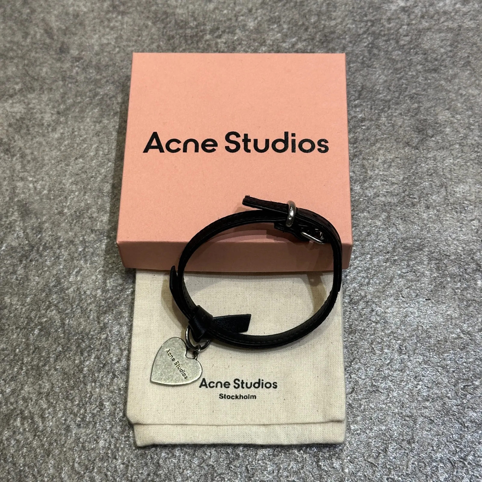 アクネ・ストゥディオズ バックルチェーンブレスレット (Acne acne