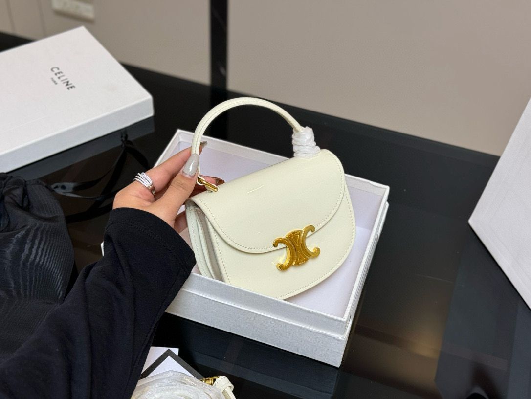 【CELINE】TRIOMPHE(トリオンフ) MINI BESACE ミニ ベサス 2OcDLdlMuet52FyUDtjH2VuqHXK_x1