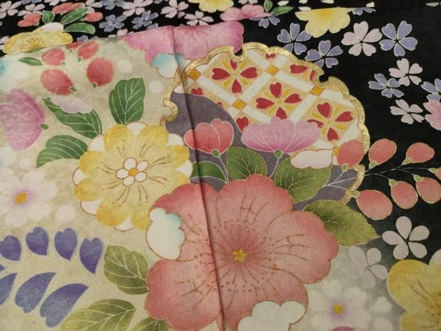 【華やか】⭐️金彩振袖⭐️縮緬⭐️雪輪重ね文様⭐️ 華やか】⭐️金彩振袖⭐️縮緬⭐️雪輪重ね文様⭐️