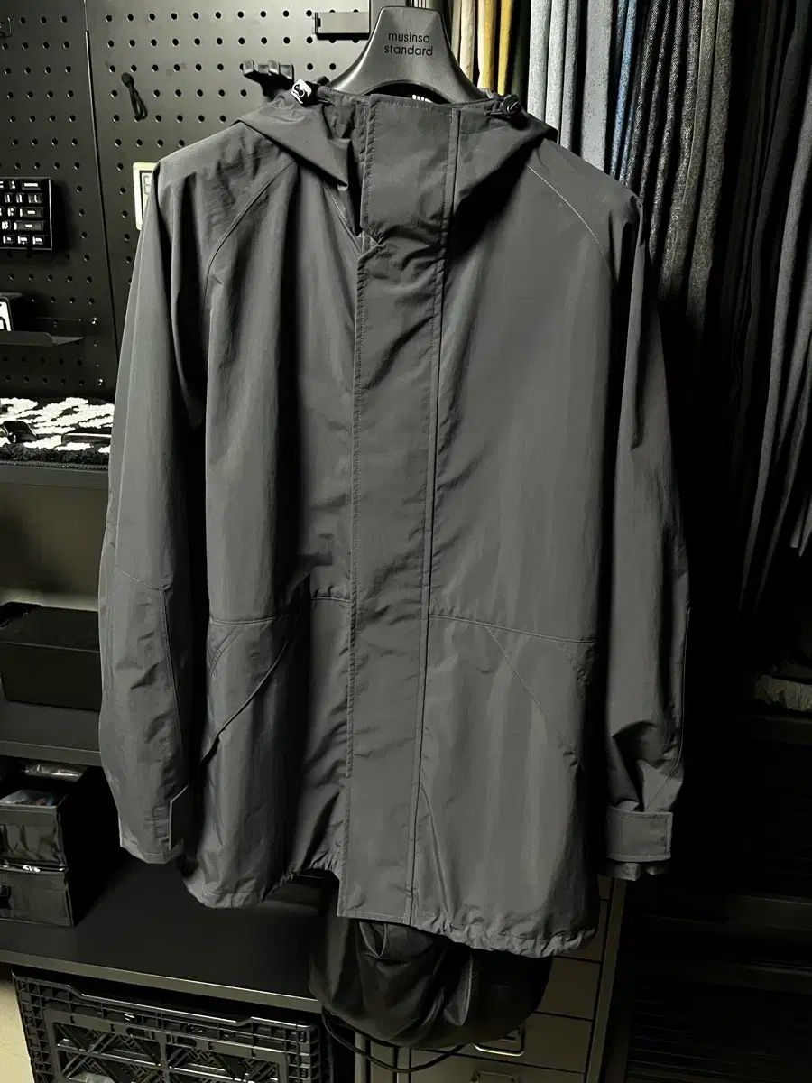 ユニクロU ブロックテックユーティリティパーカ　ダークグレイ　Ｌ ユニクロ公式 | ブロックテックユーティリティパーカ