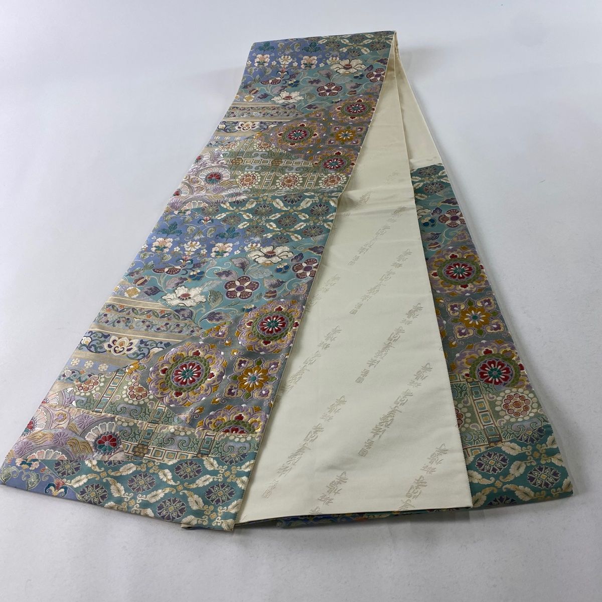 袋帯 美品 秀品 華文 草花 刺繍 箔 薄緑 六通 正絹 【中古