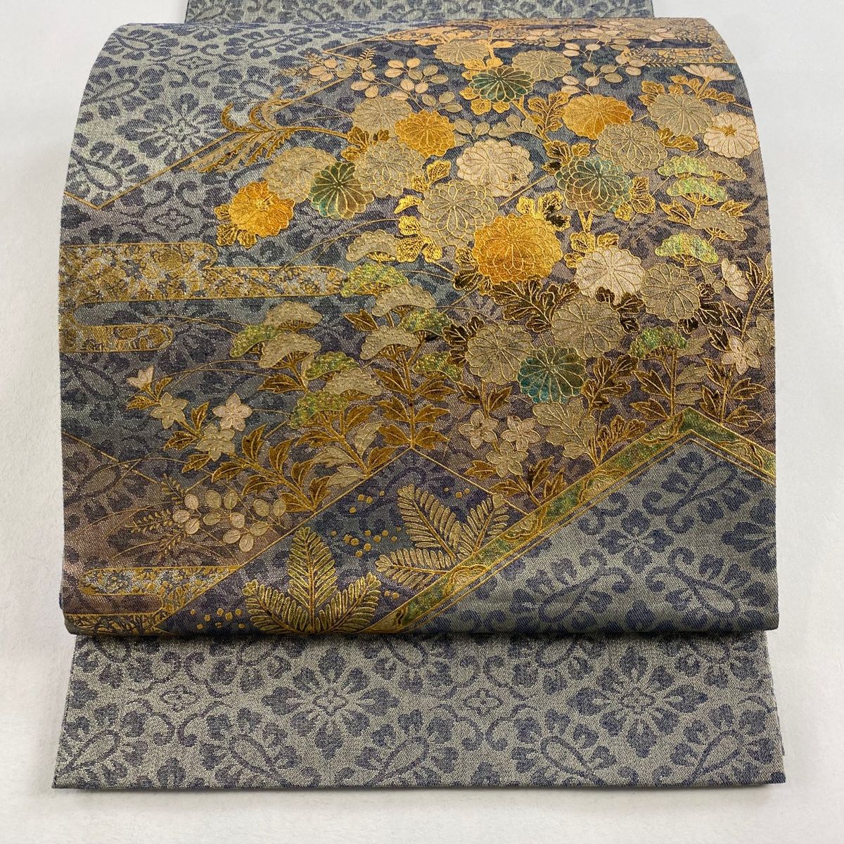 正絹/袋帯/麻の葉/お太鼓柄/金糸/未使用品 袋帯 秀品 菊 ヱ霞 金彩 金糸 灰色 お太鼓柄 正絹 【中古