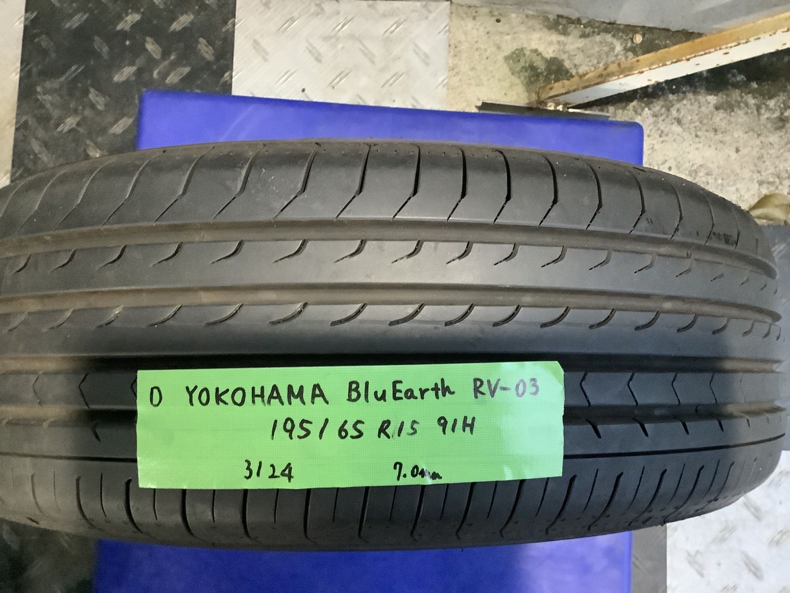 195/65 R15、YOKOHAMA BluEarth RV03、2024年