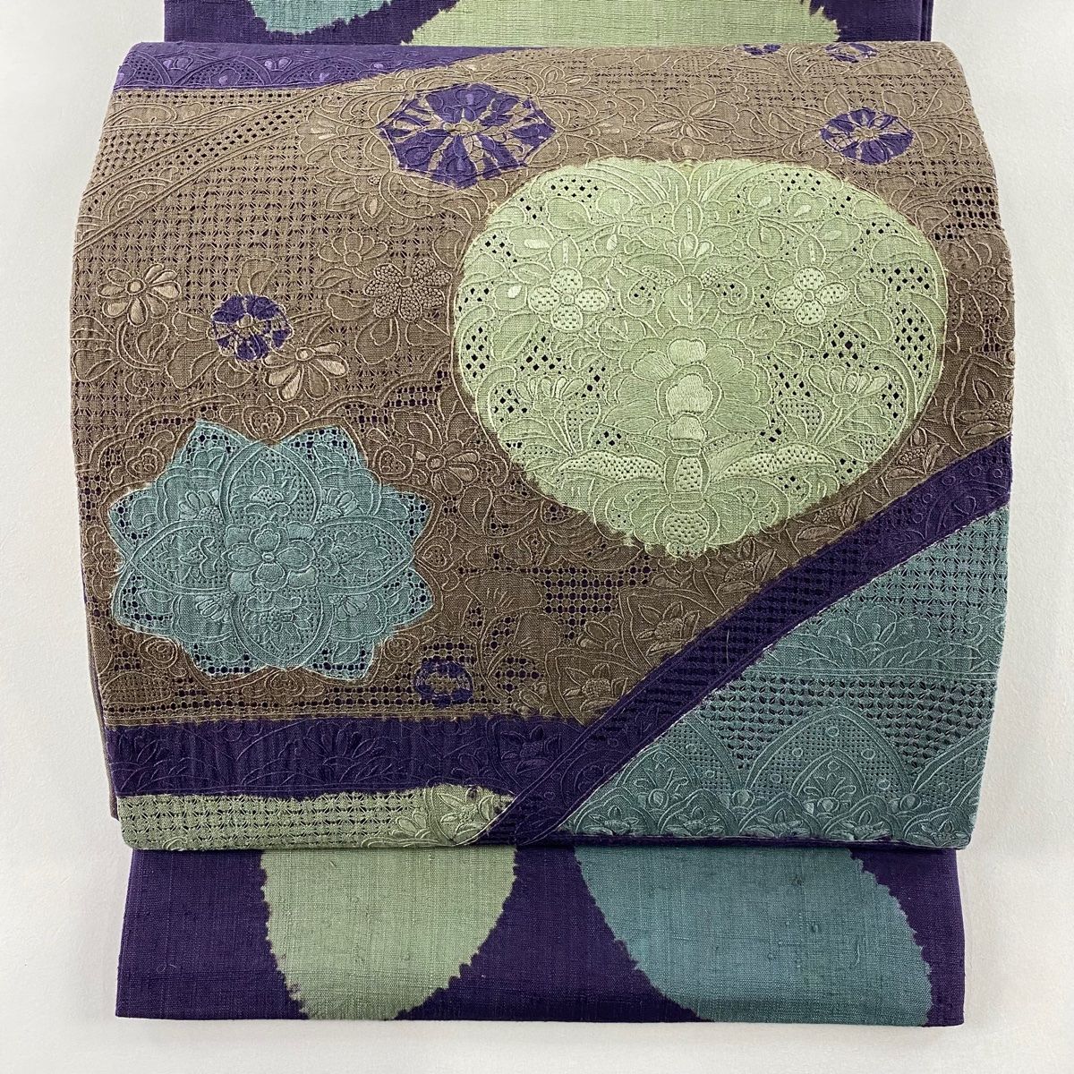 美品　袋帯　お太鼓柄　作家　正絹　濃い紫系 袋帯 名品 華文 草花 刺繍 絞り 濃紫 お太鼓柄 正絹 【中古