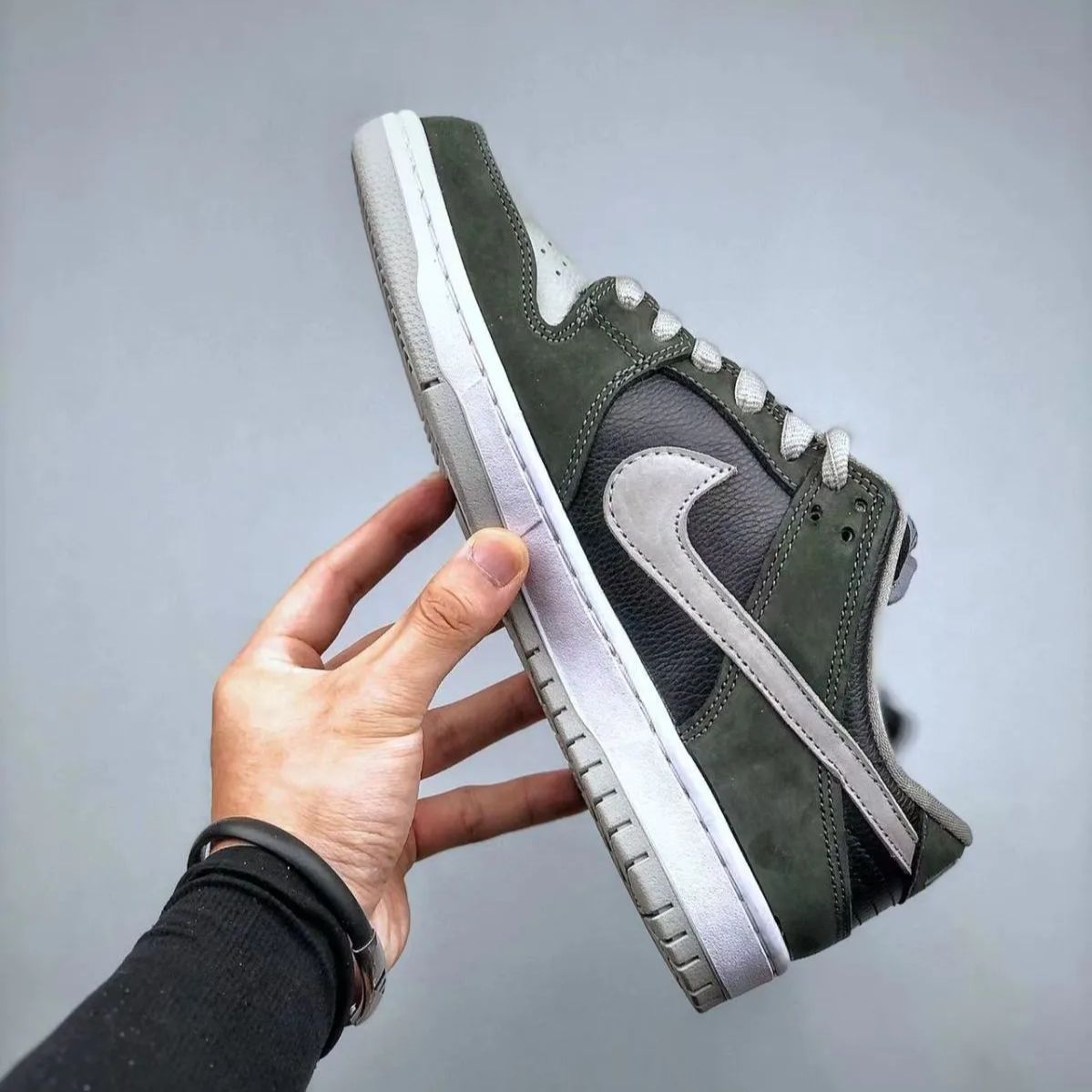 新品未使用 NIKE ナイキ スニーカーNike Sb Dunk Low Pro 箱付 メンズ X-156