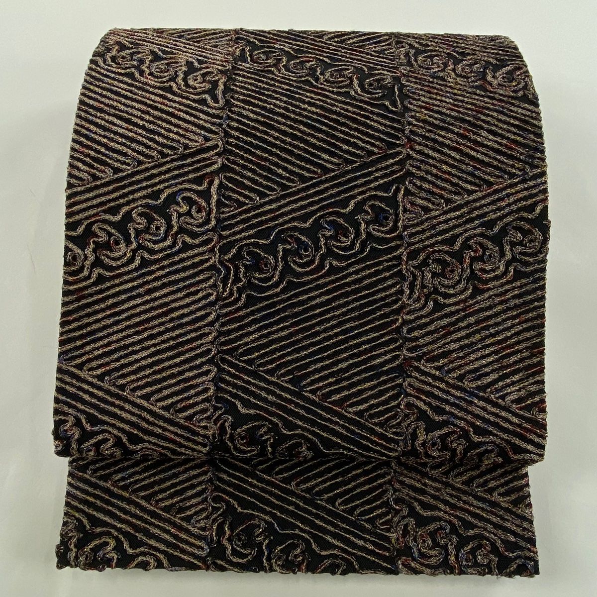 袋帯 美品 名品 無月 落款 幾何学模様 箔 黒 全通 正絹 【中古