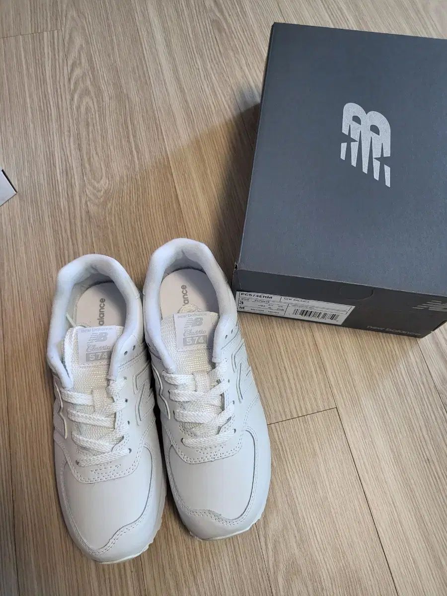 新品 New Balance(ニューバランス) 574 キッズ スニーカー New 新品 New Balance(ニューバランス) 574 キッズ スニーカー New