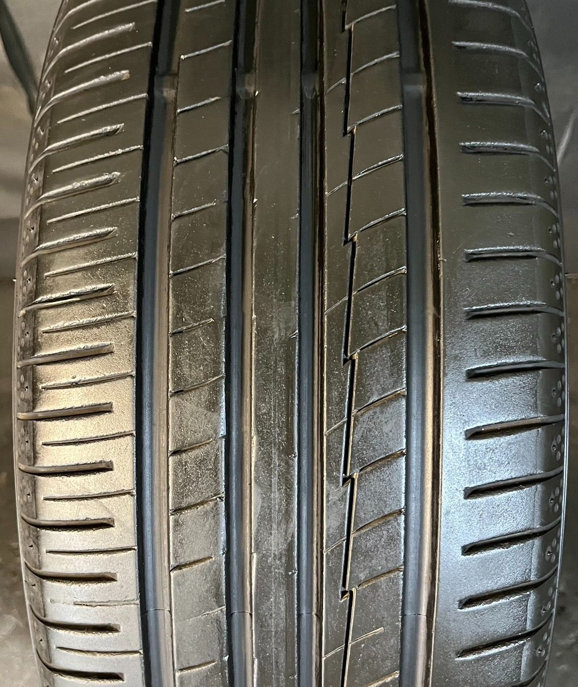 バリ溝！2024年製9分山☆215/50R18 ヨコハマ 送料無料 超バリ溝 9分山