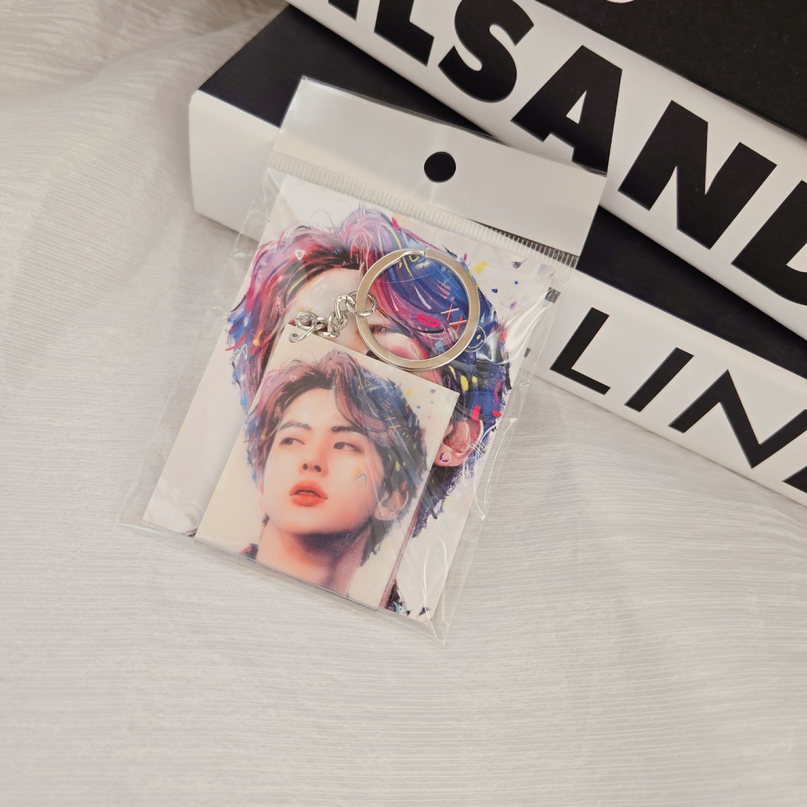 BTS♡JIN♡イラストアクリルキーホルダー 新品未使用】BTS JIN ジン ソクジン アクリル キーホルダー