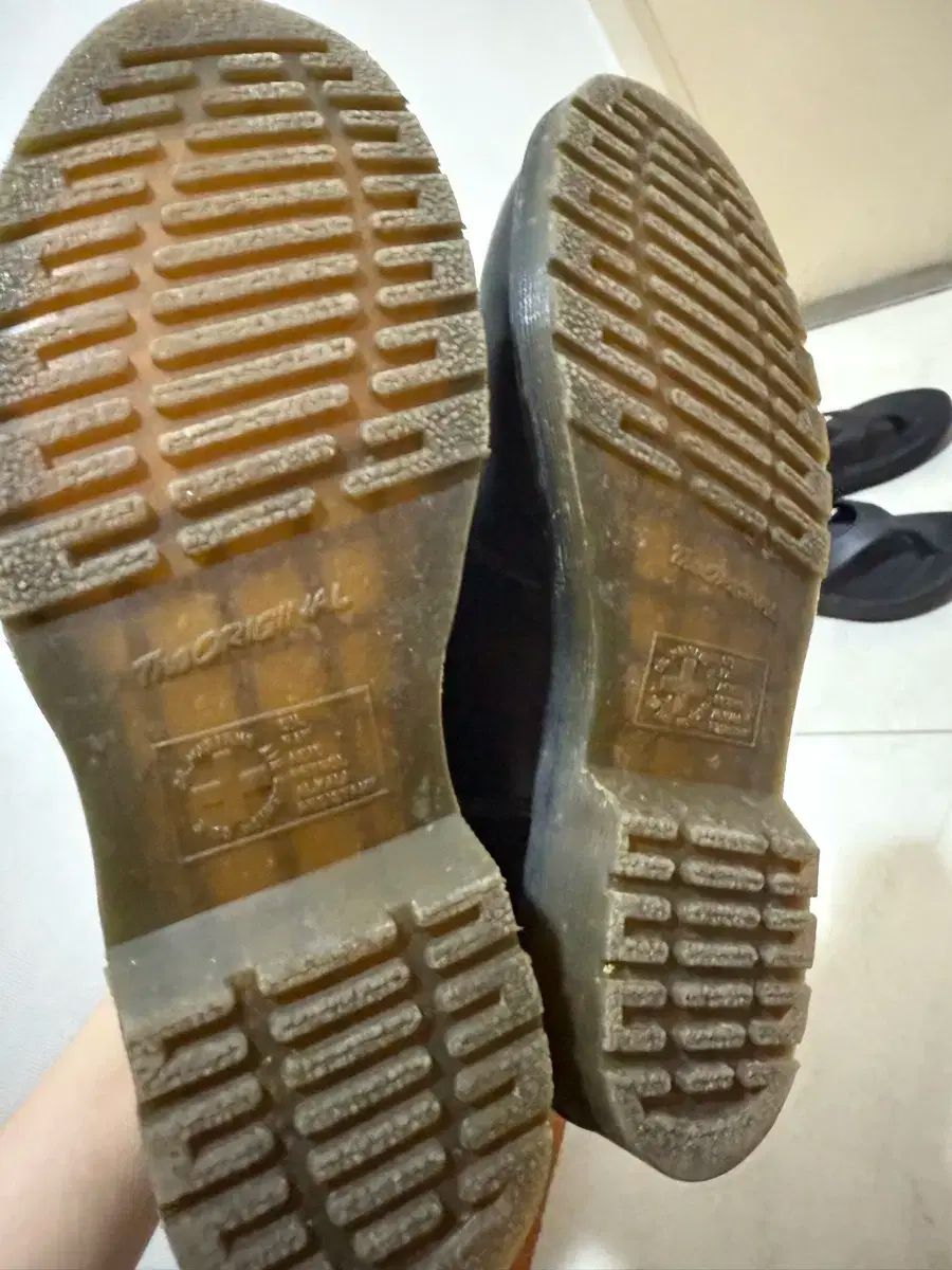DR. MARTENS
