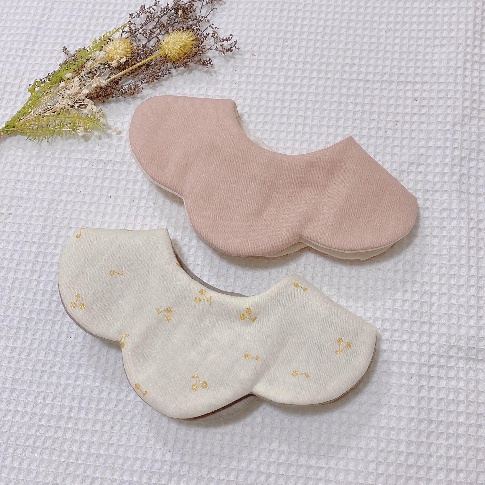 ハンドメイドスタイ　もくもく花びら　さくらんぼ.・くま.・刺繍 ハンドメイドスタイ もくもく花びら さくらんぼ.・くま.・刺繍