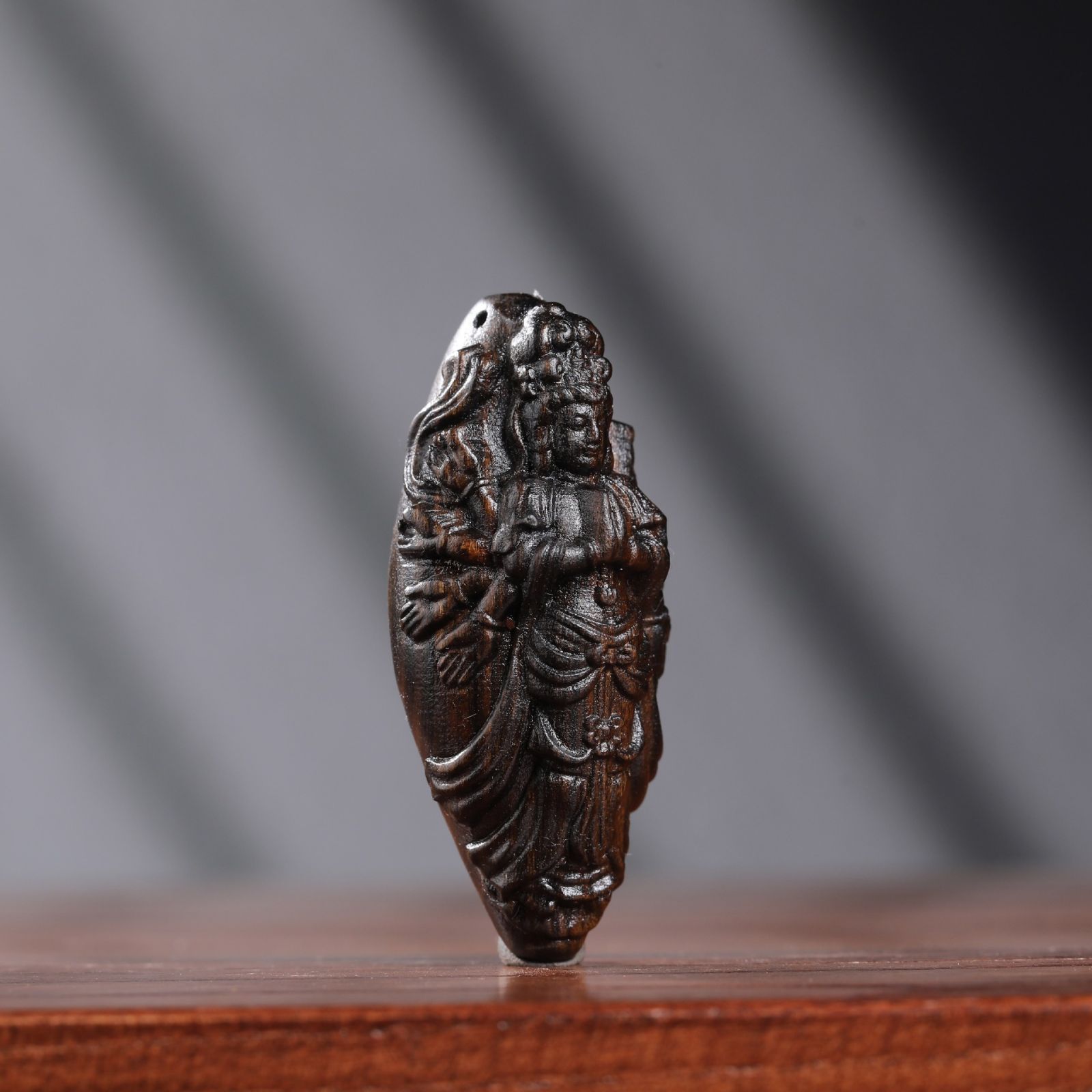 装飾壁画  観音菩薩  仏教  仏像  祈る厄除  彫刻  災難除去 Amazon｜繁樓藝雕 仏像 如意輪 観音菩薩 桧木製 厄除け 開運