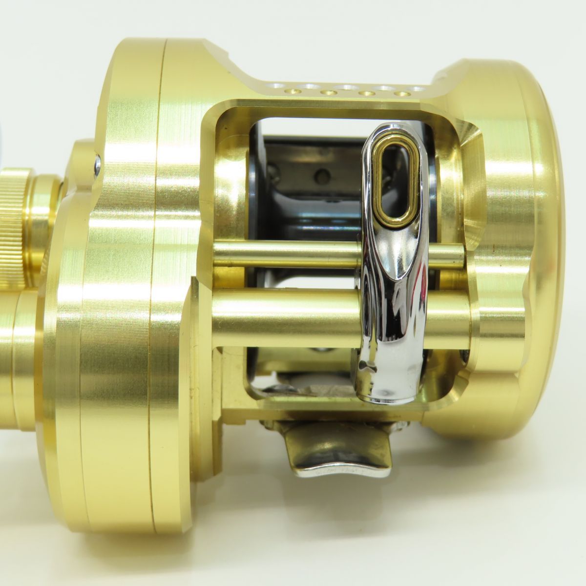 SHIMANO シマノ 23 CALCUTTA CONQUEST カルカッタコンクエスト MD 300XGLH 045935 右ハンドル ベイトリール  ※美品 - メルカリ