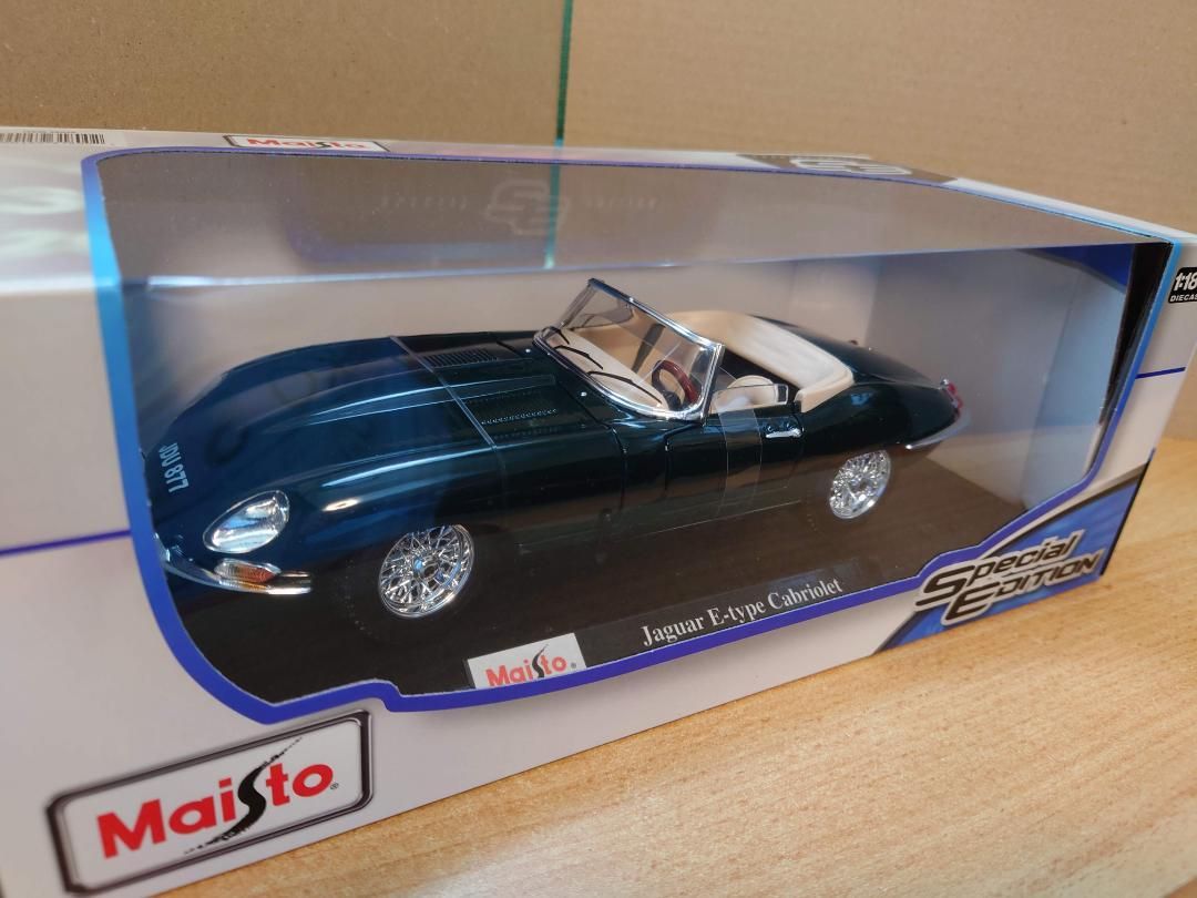 1/18 ジャガーEタイプ カブリオレ1961 ブリティッシュグリーン - メルカリ 1/18 ジャガーEタイプ カブリオレ1961 ブリティッシュグリーン - メルカリ
