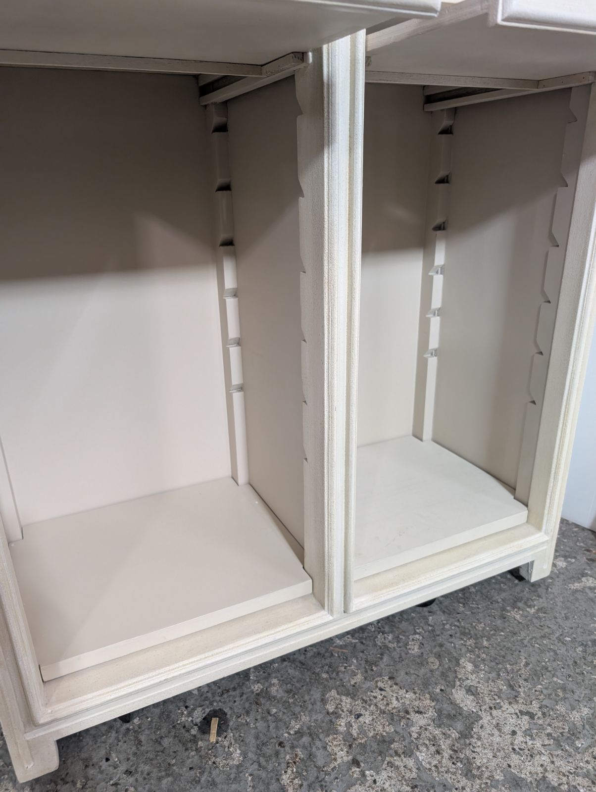 アンティークホワイト