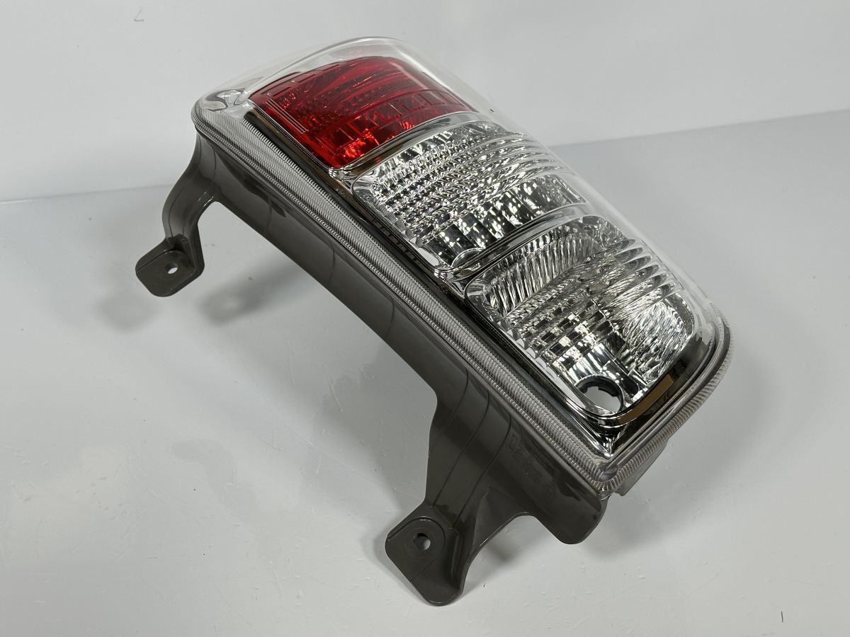 破損キズなし ラッシュ J200E J210E 後期 純正 右テールランプ テールライト RH 81551-B4050 220-51987 管理26251 FFCRYSTALESIA_COM