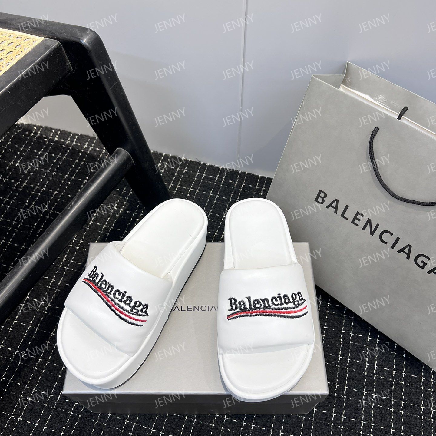 BALENCIAGA サンダル   ロゴデザイン ブラック   ホワイト