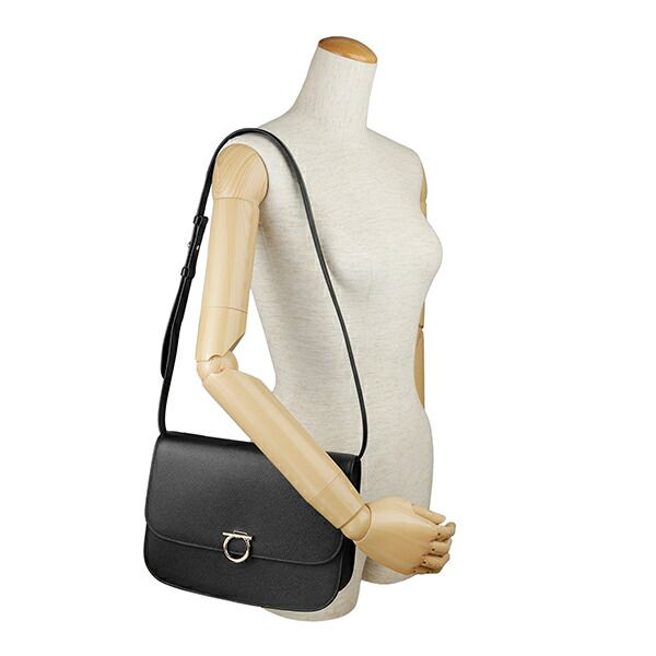 新品 フェラガモ FERRAGAMO ショルダーバッグ FLAP SHOULDER BAG ネロ  